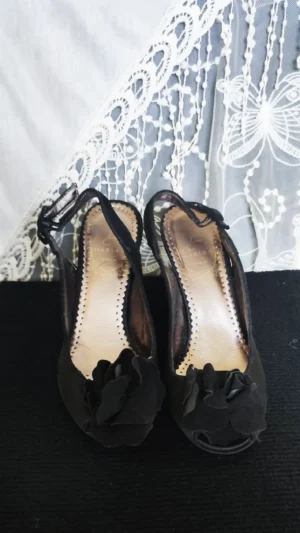 Vintage Style Pump with Heel