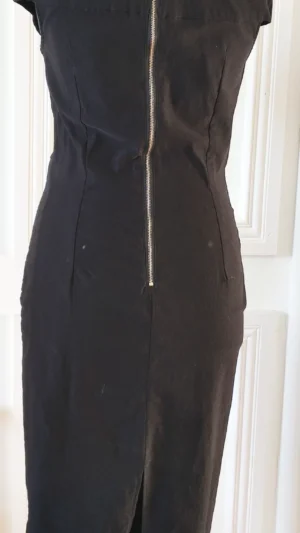 Alternative view of Belle Pouqe Pencil Dress